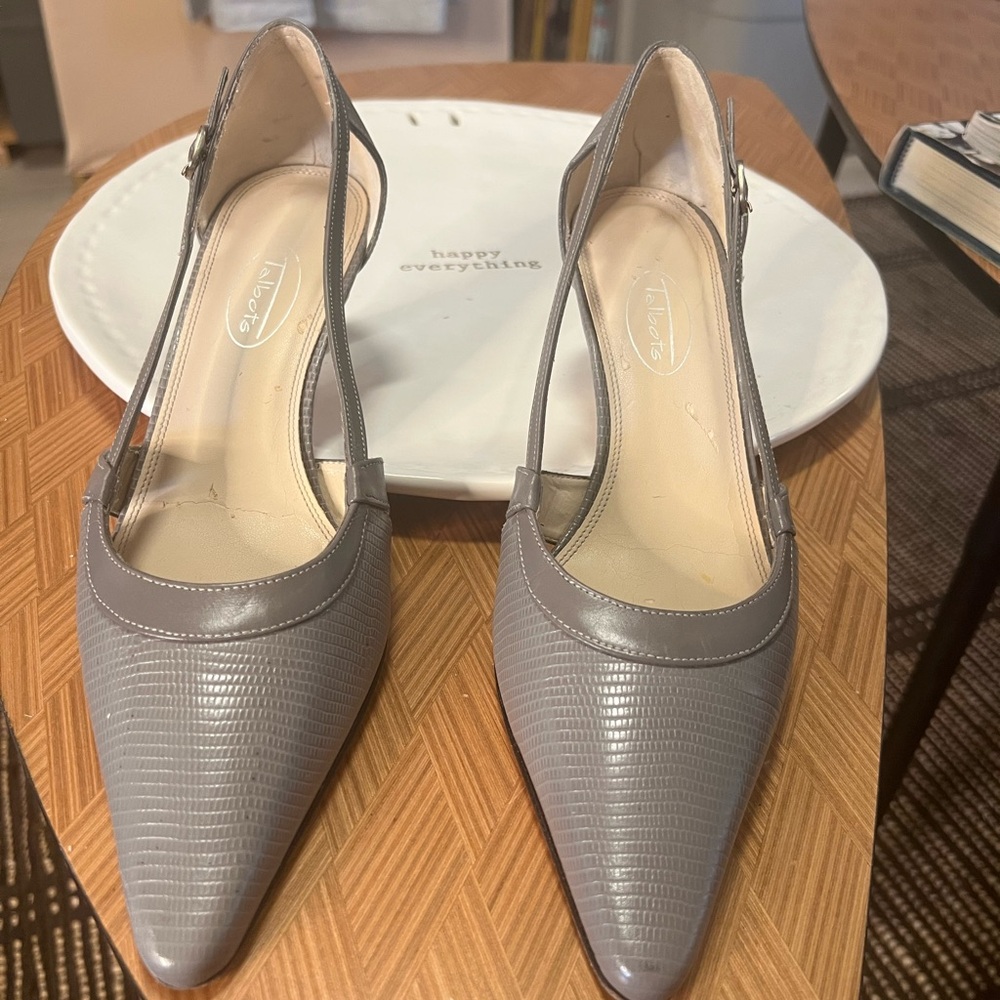 Classic Talbots Genuine Leather Heels - Picture 5 of 8